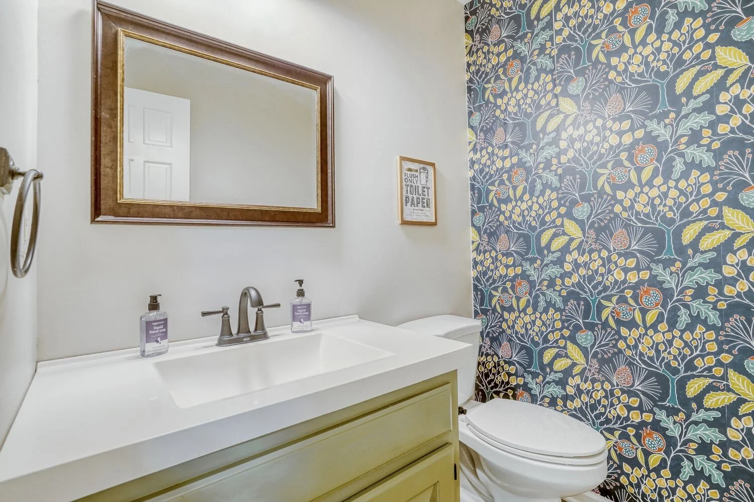 1880 meadowchase court - Web Quality - 021 - 21 Powder Room.jpg