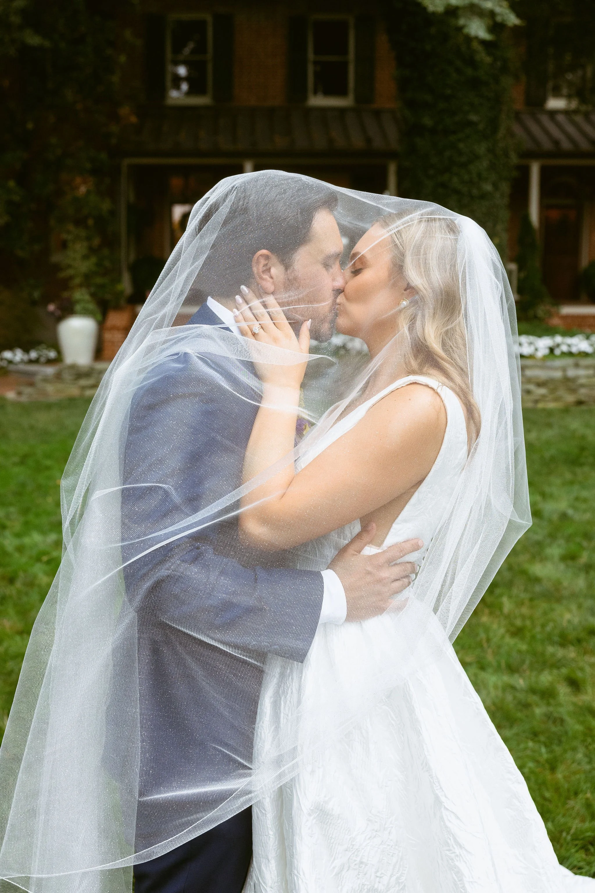 under the veil kiss