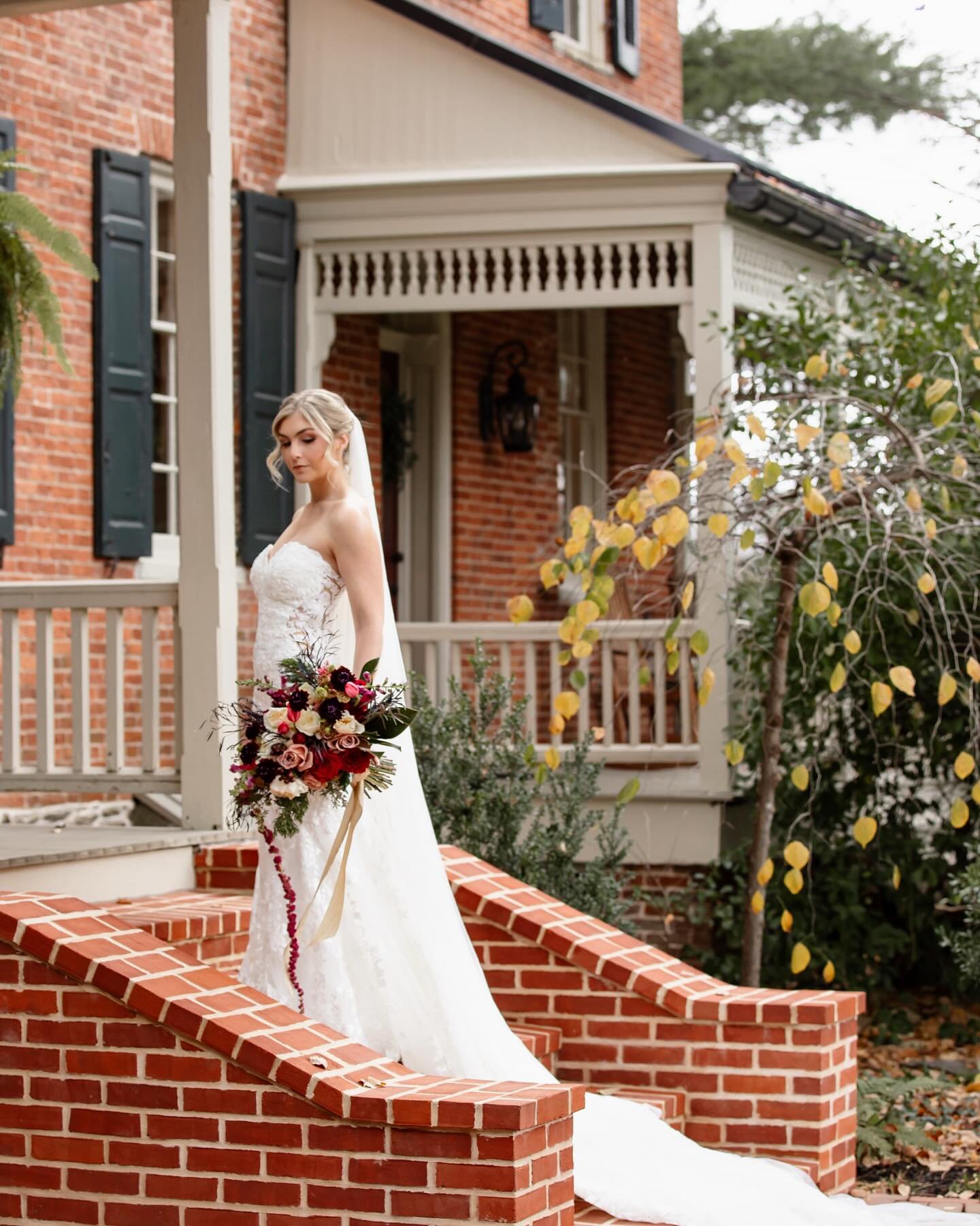 Monday mornings look a little different when you&rsquo;re the grateful owners of a 1736 historic inn and garden estate 🤍✨ Watching couples create forever memories here never gets old. These bridal suite steps have seen so many beautiful beginnings &
