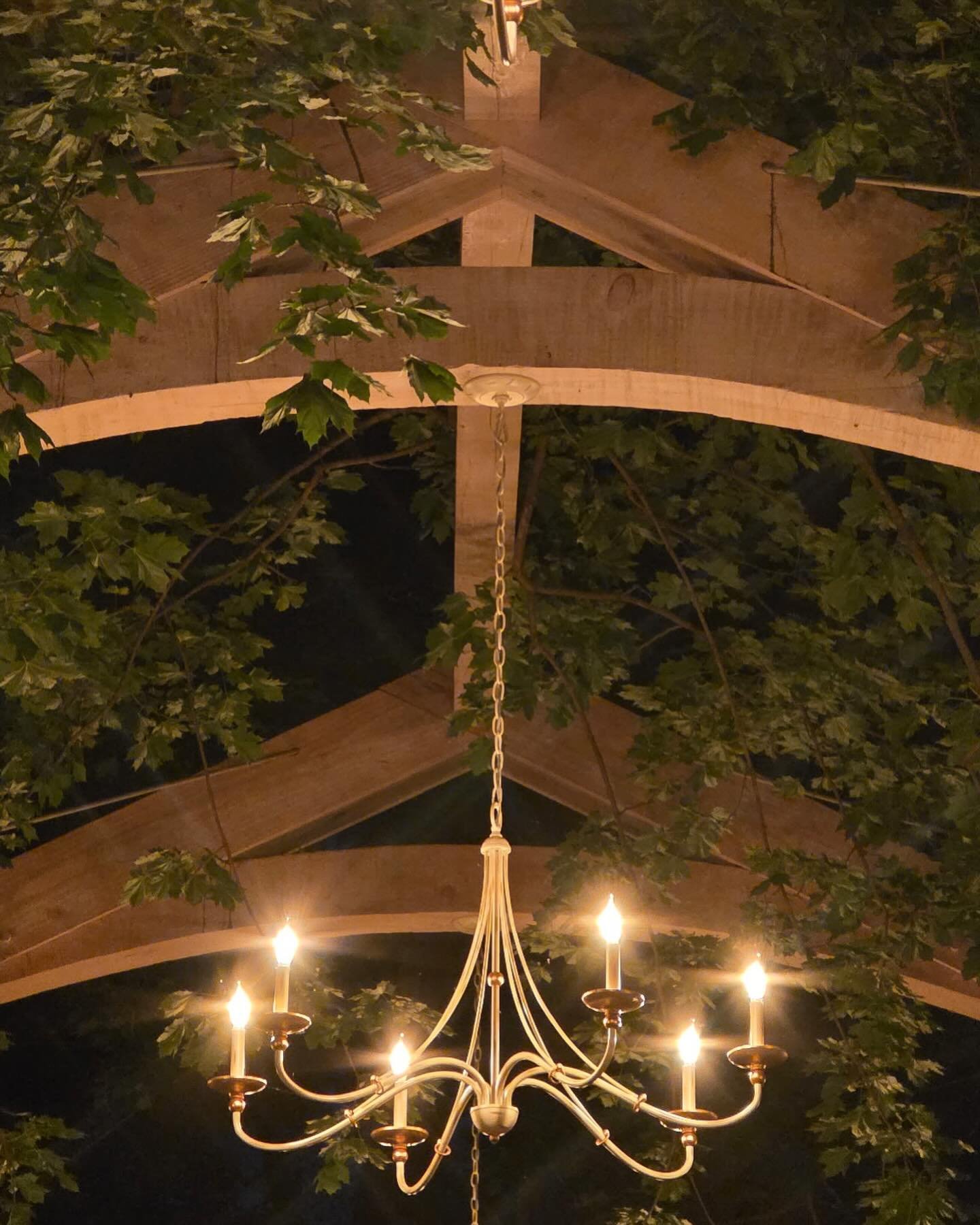 Romance is in the light ✨ At Stone Mill Inn Estate and Gardens we are intentional about every detail &mdash; especially the lighting that transforms a space into an experience. From the elegant glow of chandeliers beneath the trees to the way The Woo