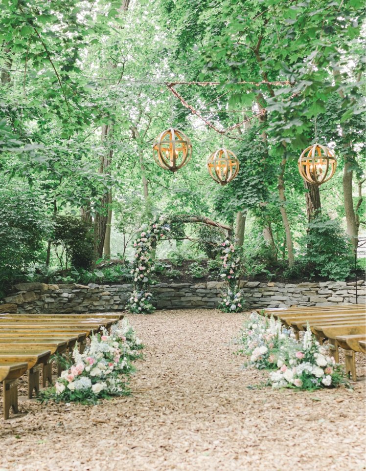 Romantic, outdoor nature aisle at Stone Mill Inn