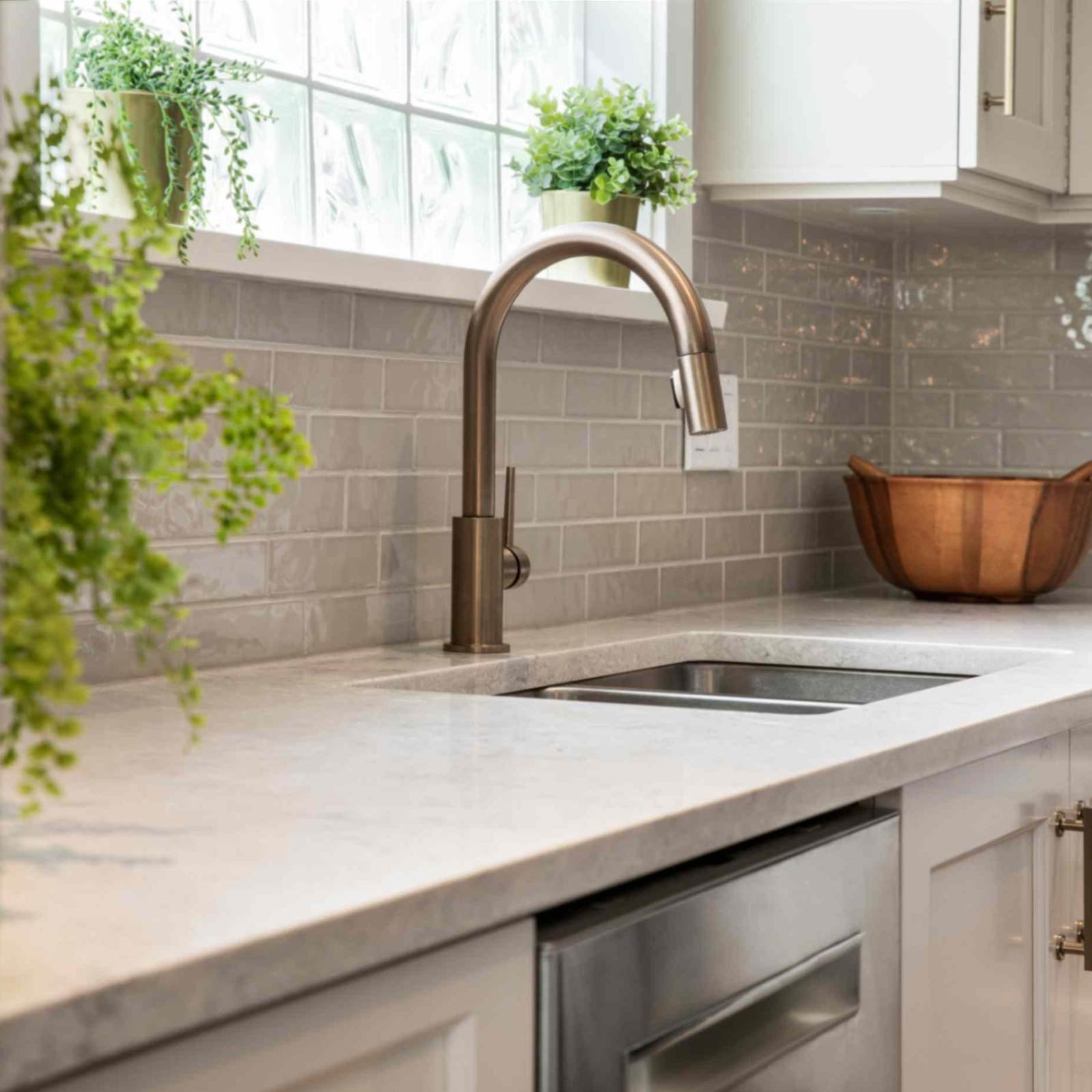 jpeg-optimizer_White-Kitchen-Sink.jpg
