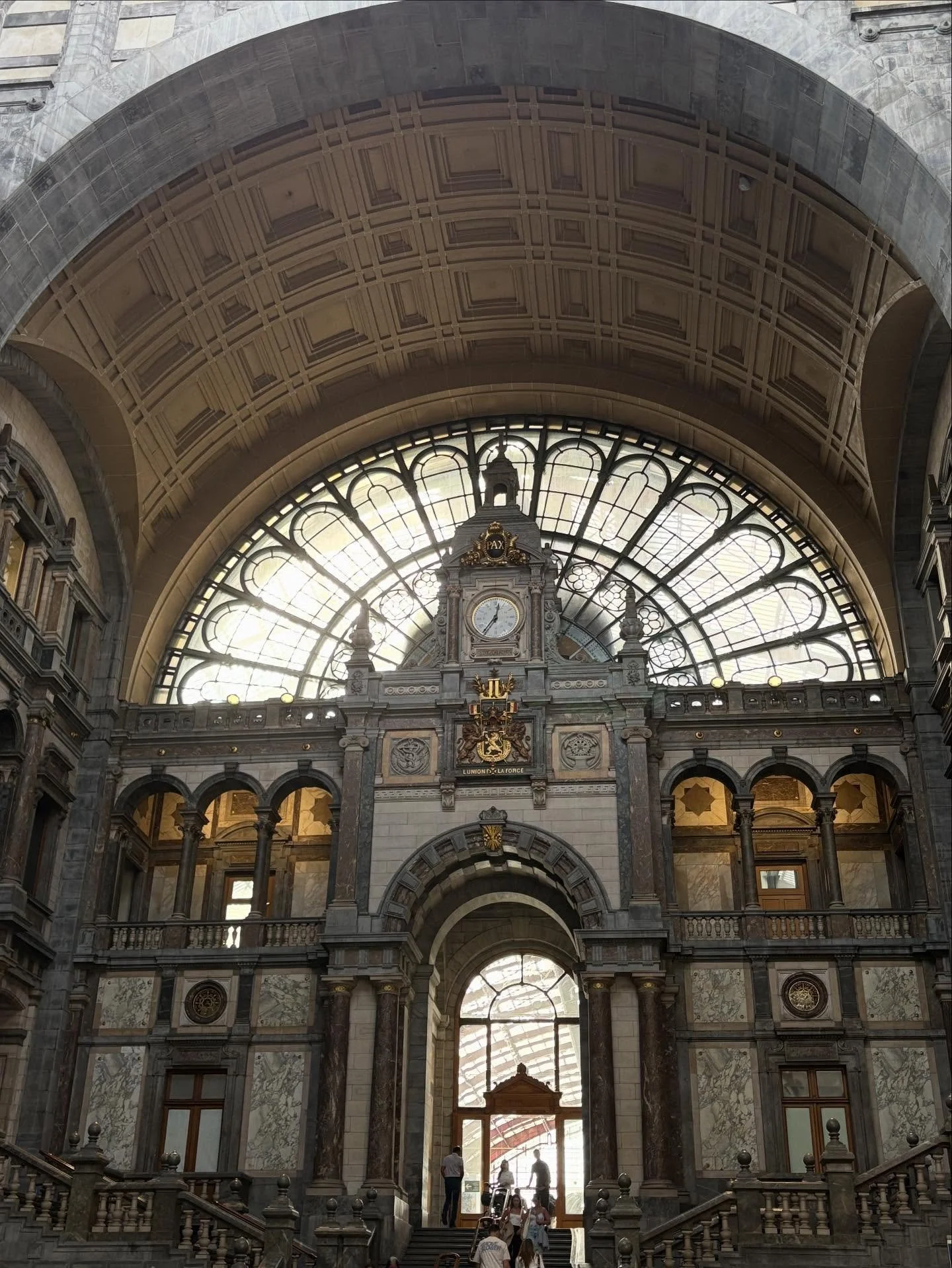 Antwerp, Netherlands Highlights:

Diamond stores everywhere
Antwerp train station, lives up to its reputation 
Shopping district buildings
De Kathedral
Grote Markt
The story behind Antwerp&rsquo;s name
Beautiful architecture 
Layers and layers of pos