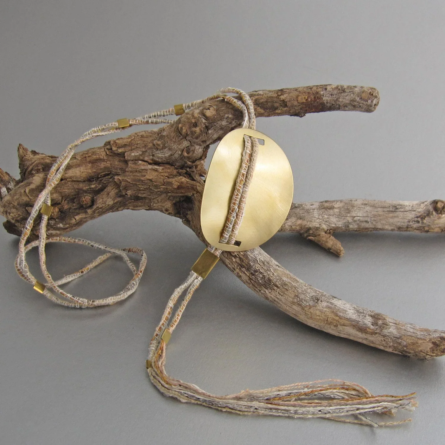 occhione-allungato-necklace-2.jpg.webp
