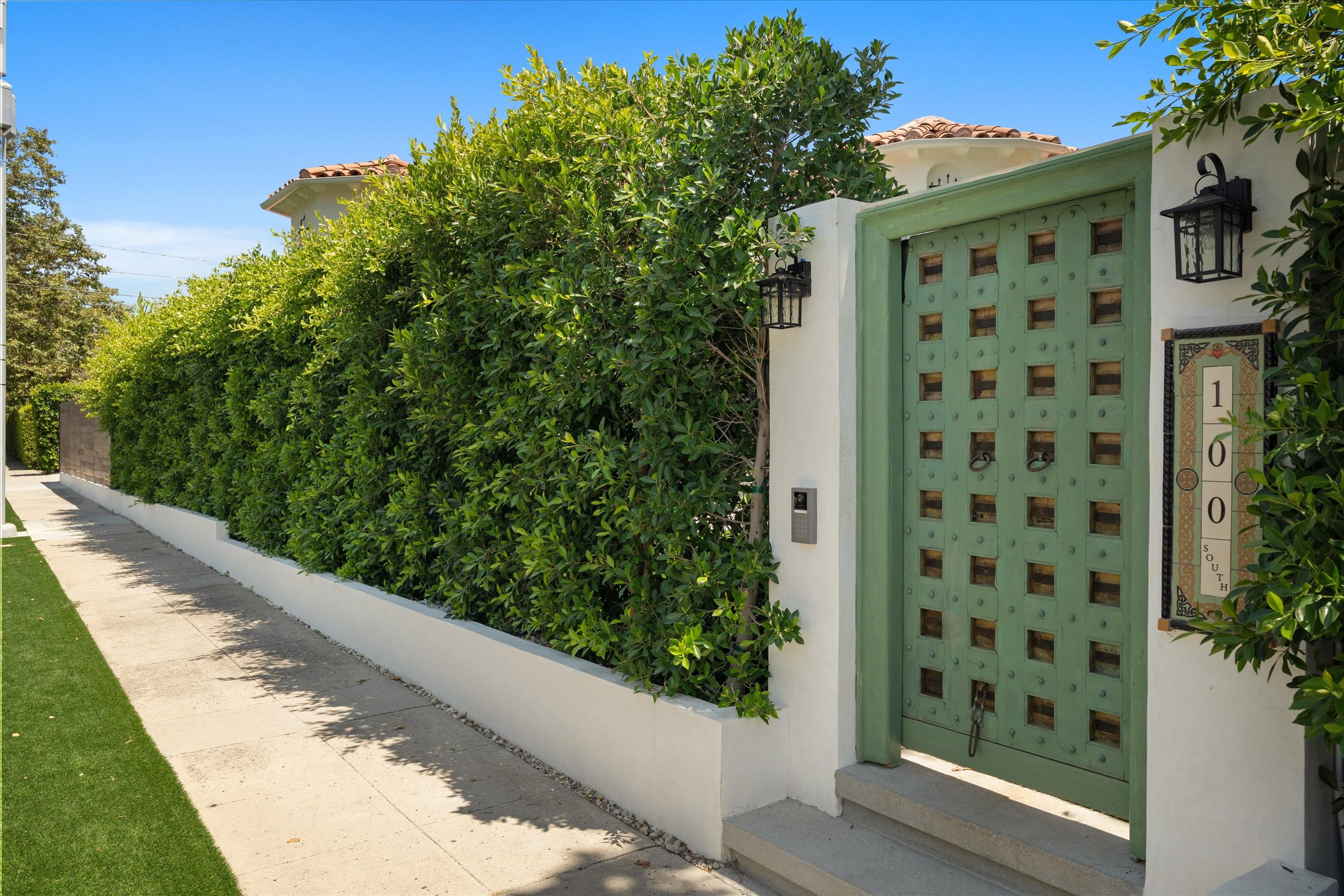 02-100-s-la-jolla-ave_02.jpg