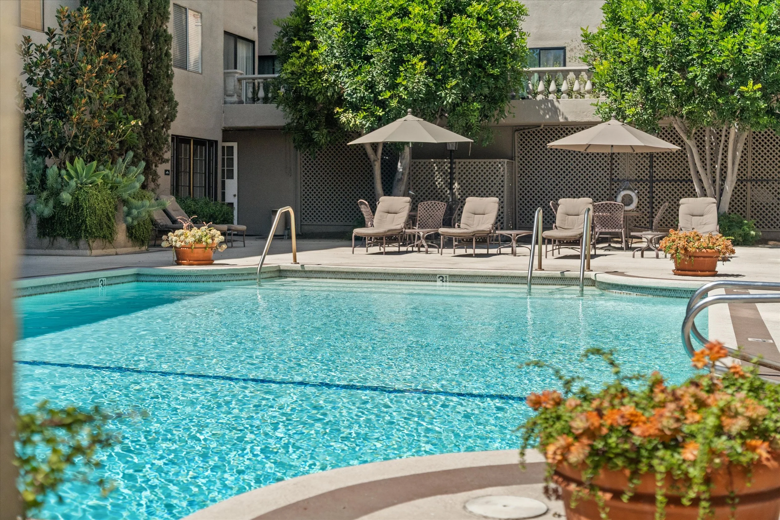 49-8455-fountain-ave_049.jpg
