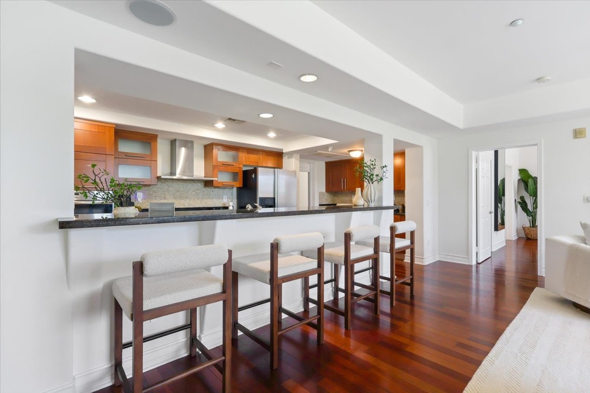 12-107 N Swall Dr-12.jpg