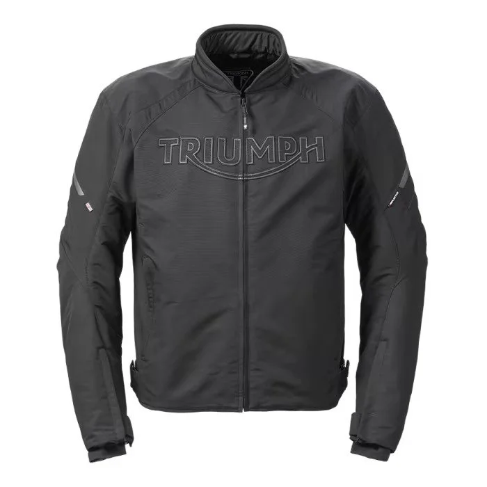 Svart motorcykeljacka med "Triumph"-logotyp på framsidan.