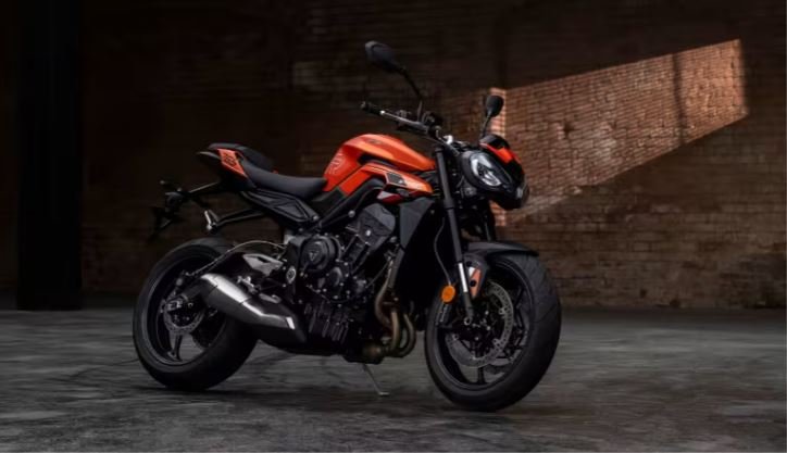 STREET TRIPLE R/RS <br> Få 10 000 kr att handla för!