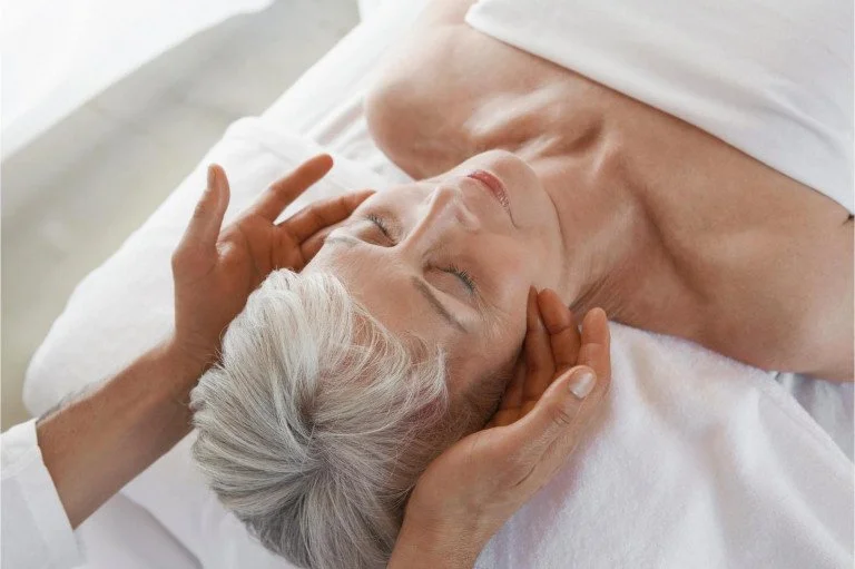 massage-personne-agee.jpg