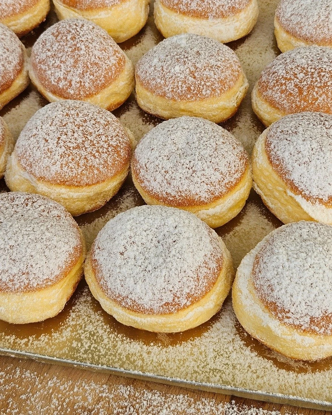Heute ist Faschingsbeginn! Starte mit flaumigen Krapfen vom Br&auml;uer in denTag!☺️😉

#B&auml;ckereiBr&auml;uer #m&uuml;hlviertlernaturb&auml;cker #derBrotschafter #100BROTzentig #keksemitsinn #m&uuml;hlviertel #regional #freistadt #BROTzeit #Brotb