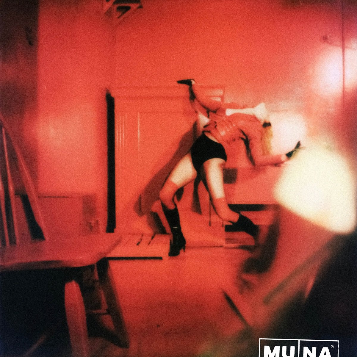 MUNA - Dancing On The Wall