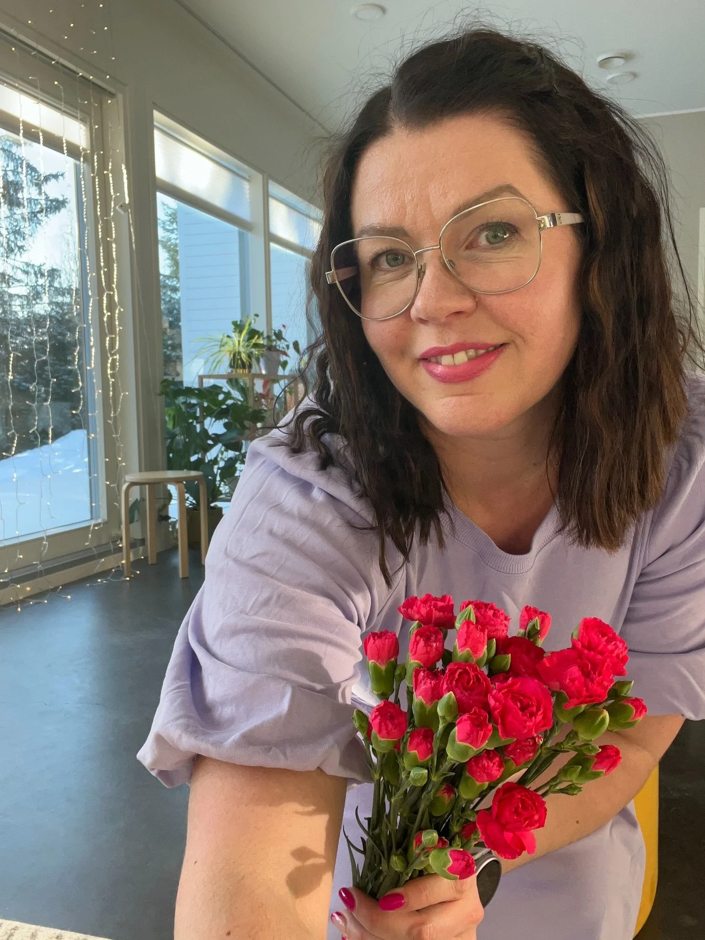 M&auml; jaksan t&ouml;iss&auml; hyvin, koska m&auml; pid&auml;n ty&ouml;n ulkopuolella hiton tiukasti kiinni mulle iloa, onnistumista ja jaksamista tuovista asioista. 

M&auml; liikun itselleni riitt&auml;v&auml;sti ja kovaa. Vahva ja pystyv&auml; ol