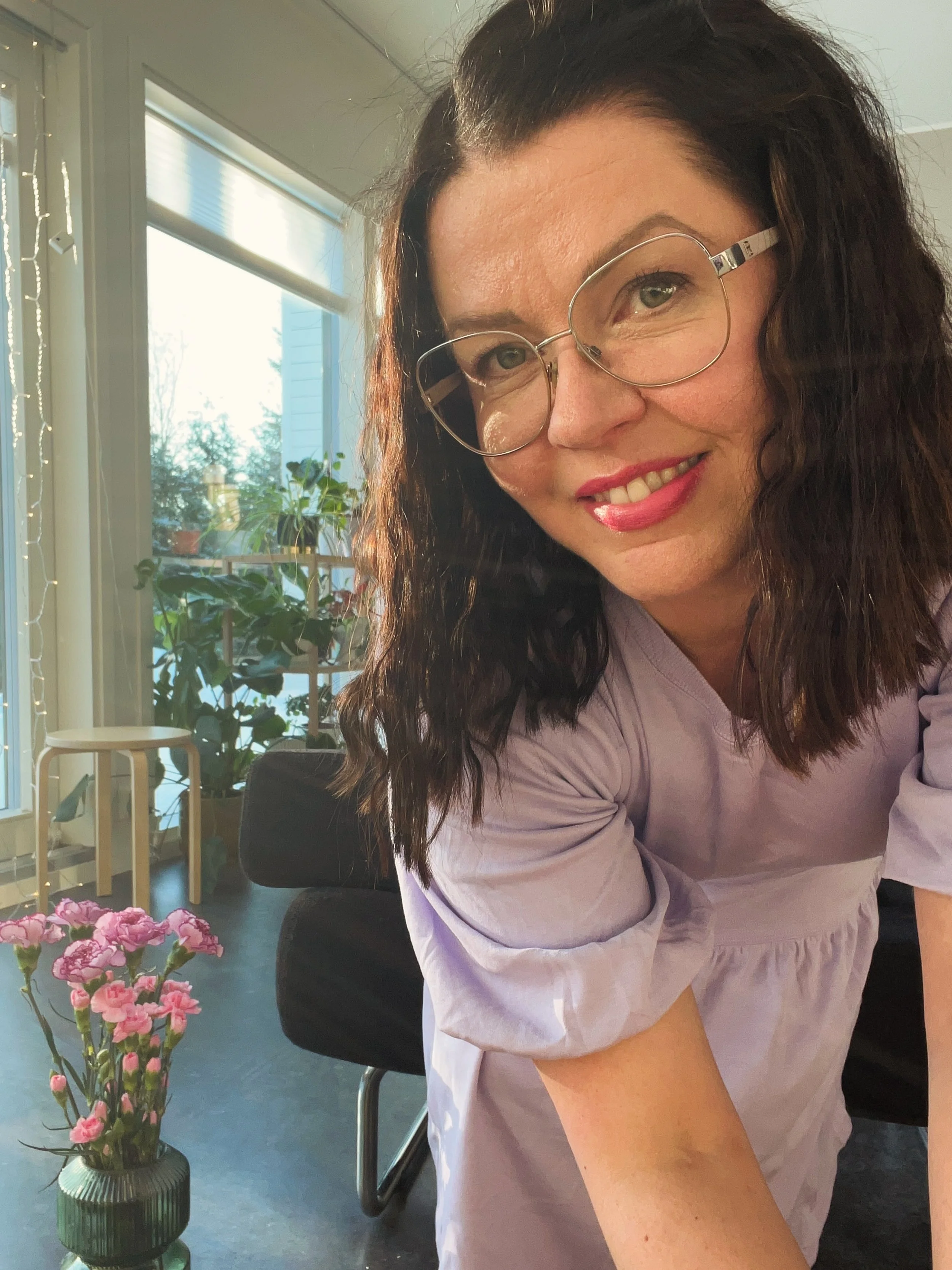 Sano &auml;&auml;neen sun ty&ouml;asioita, joita juurikin pikkuisen ep&auml;ilet sanoa &auml;&auml;neen.

Kuten. 

Mulla on liikaa asiakkaita enk&auml; meinaa ehti&auml; siksi tehd&auml; kirjallisia t&ouml;it&auml;. 

En jaksaisi olla aina diplomaatt