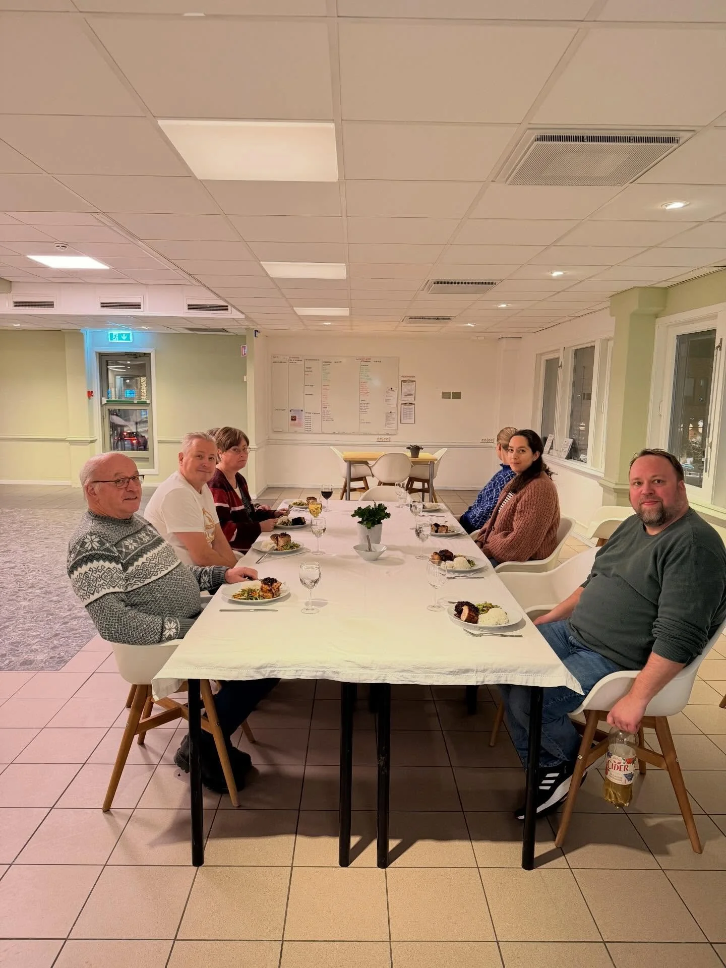 S&oslash;ndagsmiddag med asiatisk ribbe og god stemning 🤩👌🏽👨🏼&zwj;🍳 heeelt nydelig 😍