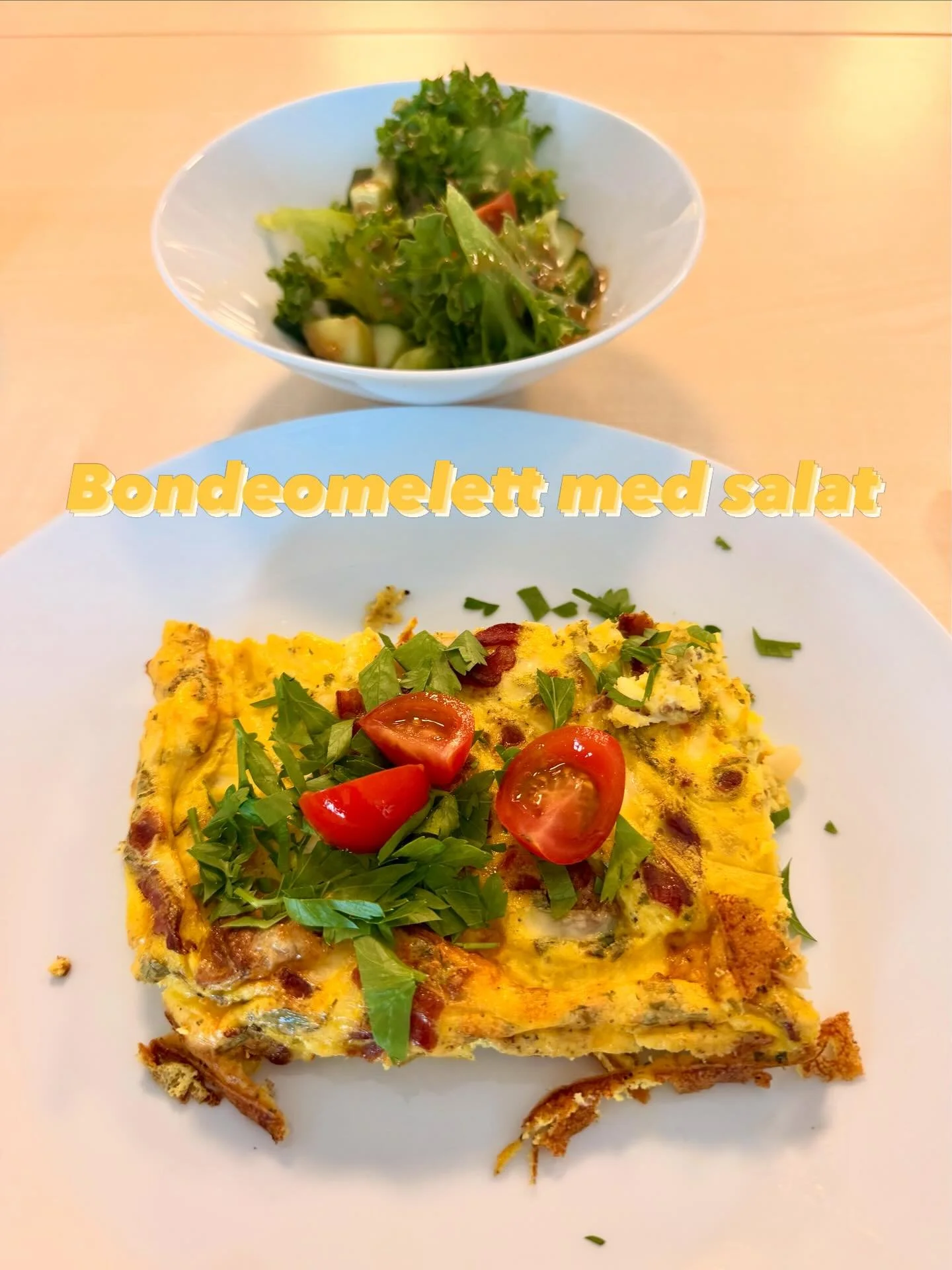 Dagens lunsj. Bondeomelett med salat.