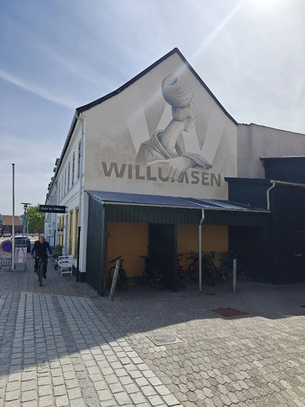 Kolossal kunstrute i Frederikssund med kunst af MALAKKAI