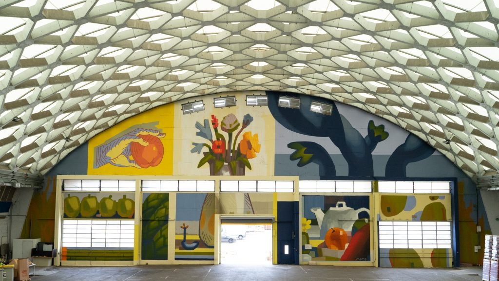 Kunst udsmykning af foodhall med street art kunster. Kunst i byggeri , kunst på arbejdspladsen