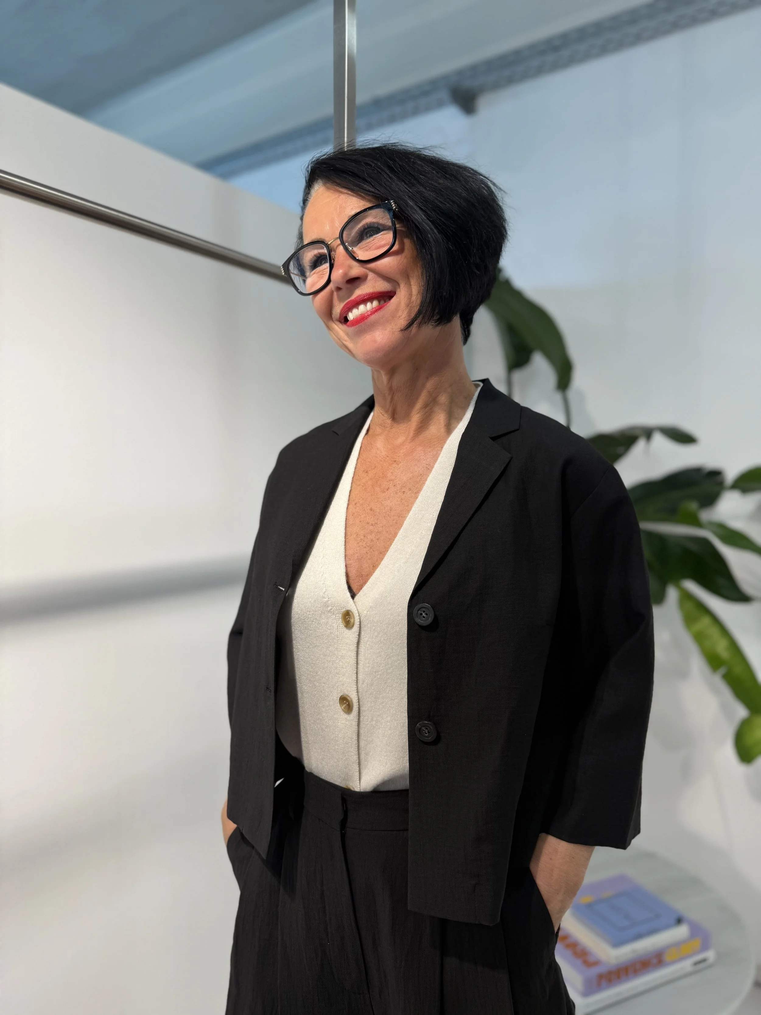 Esther van Eighty draagt kleding van zenggi