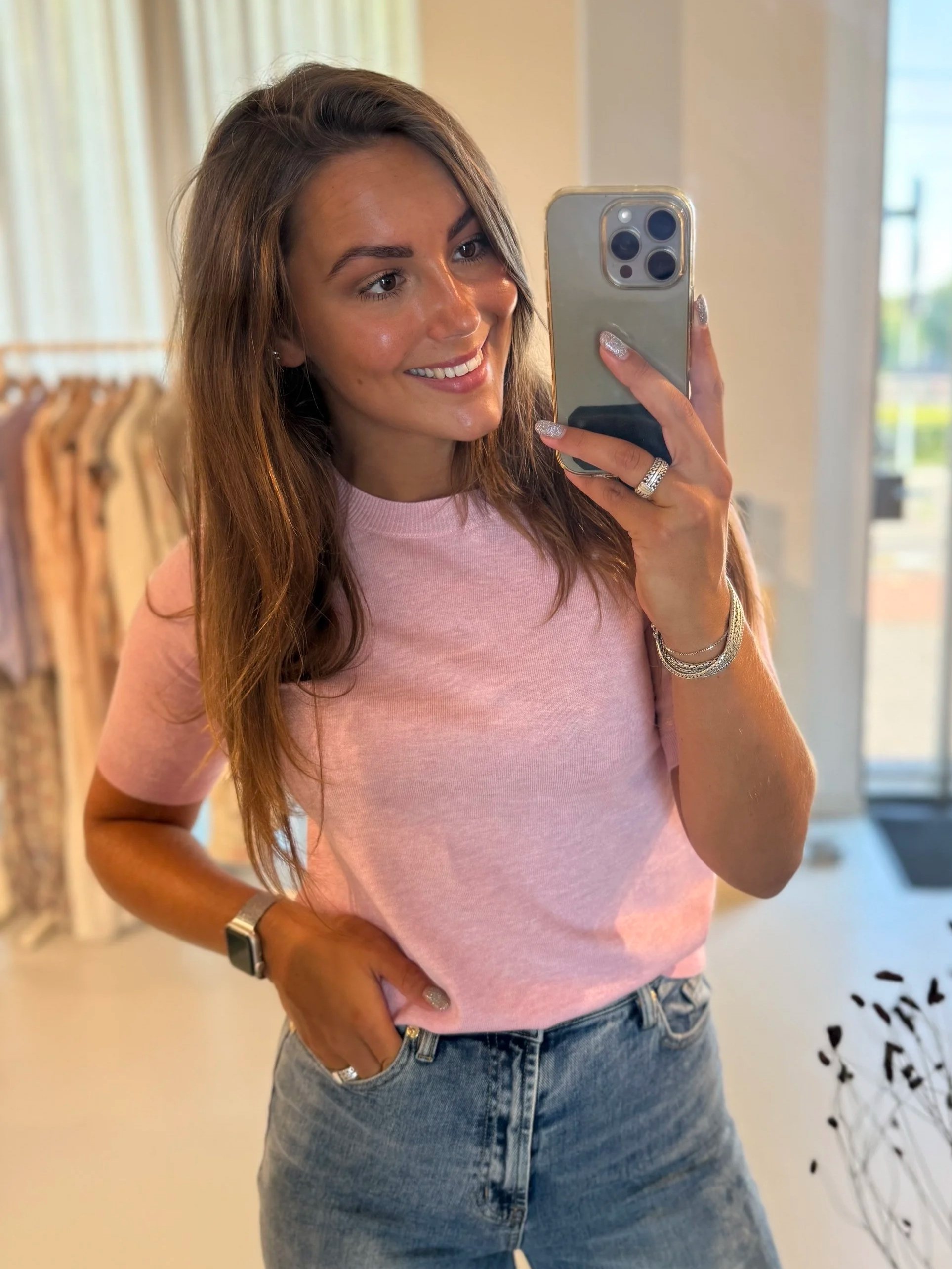 Nova van Eighty draagt kleding van Soft Rebels