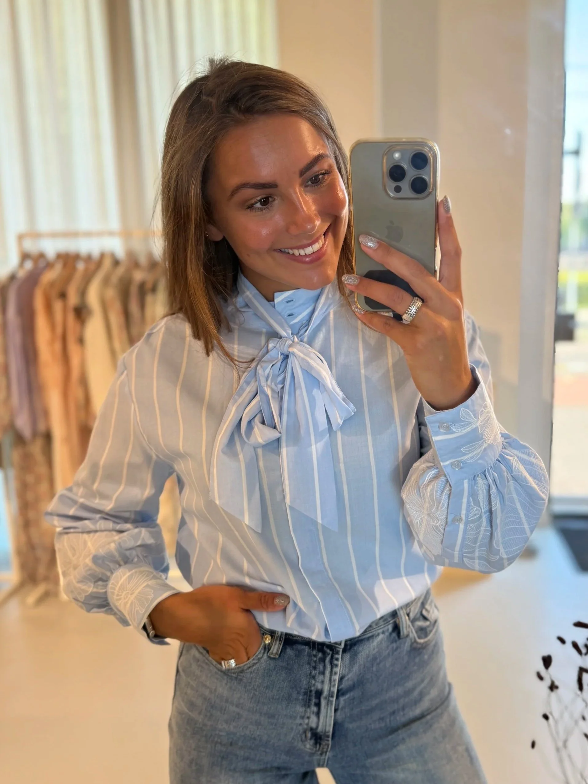 Nova van Eighty draagt kleding van Soft Rebels