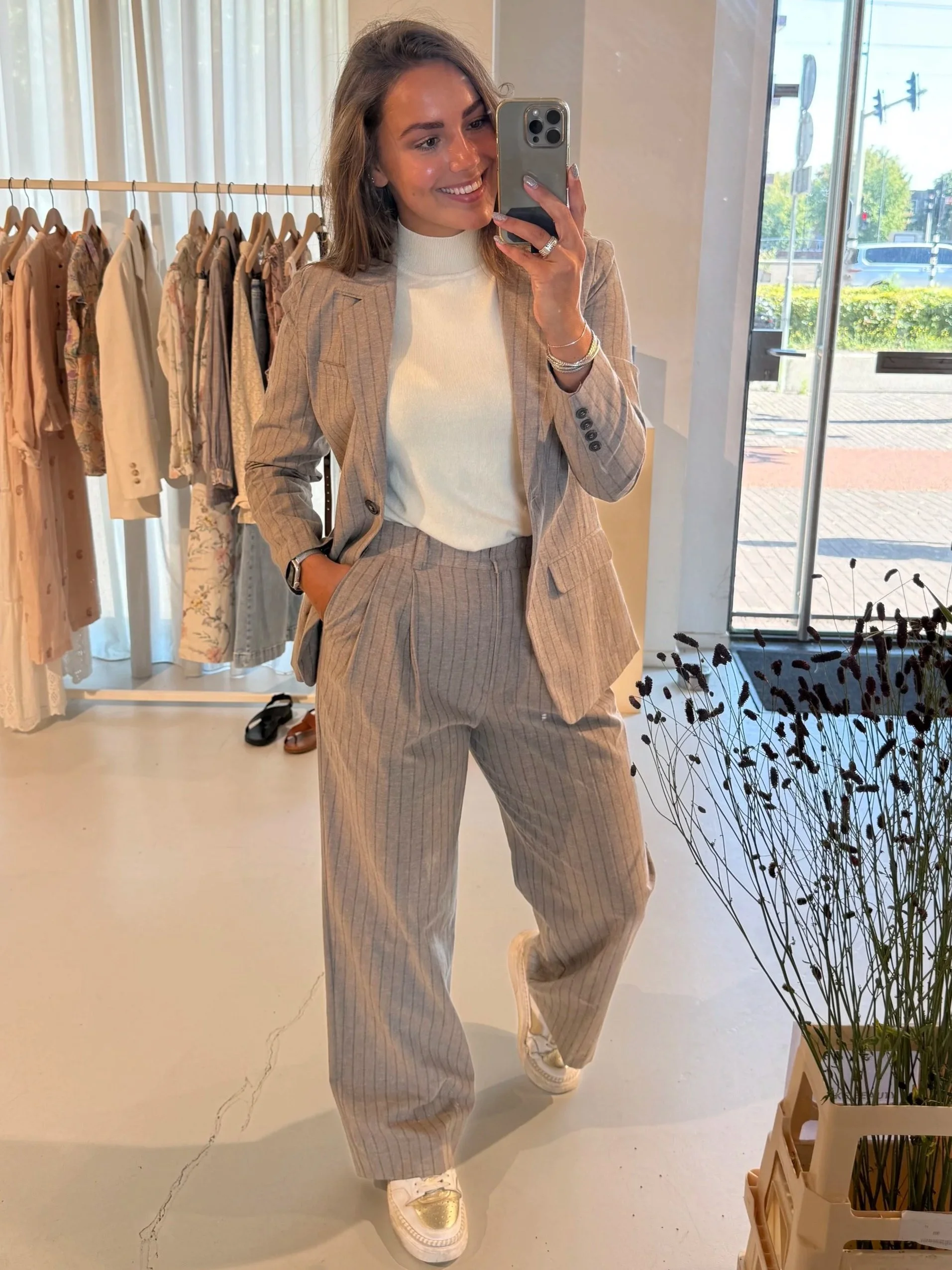 Nova van Eighty draagt kleding van Soft Rebels