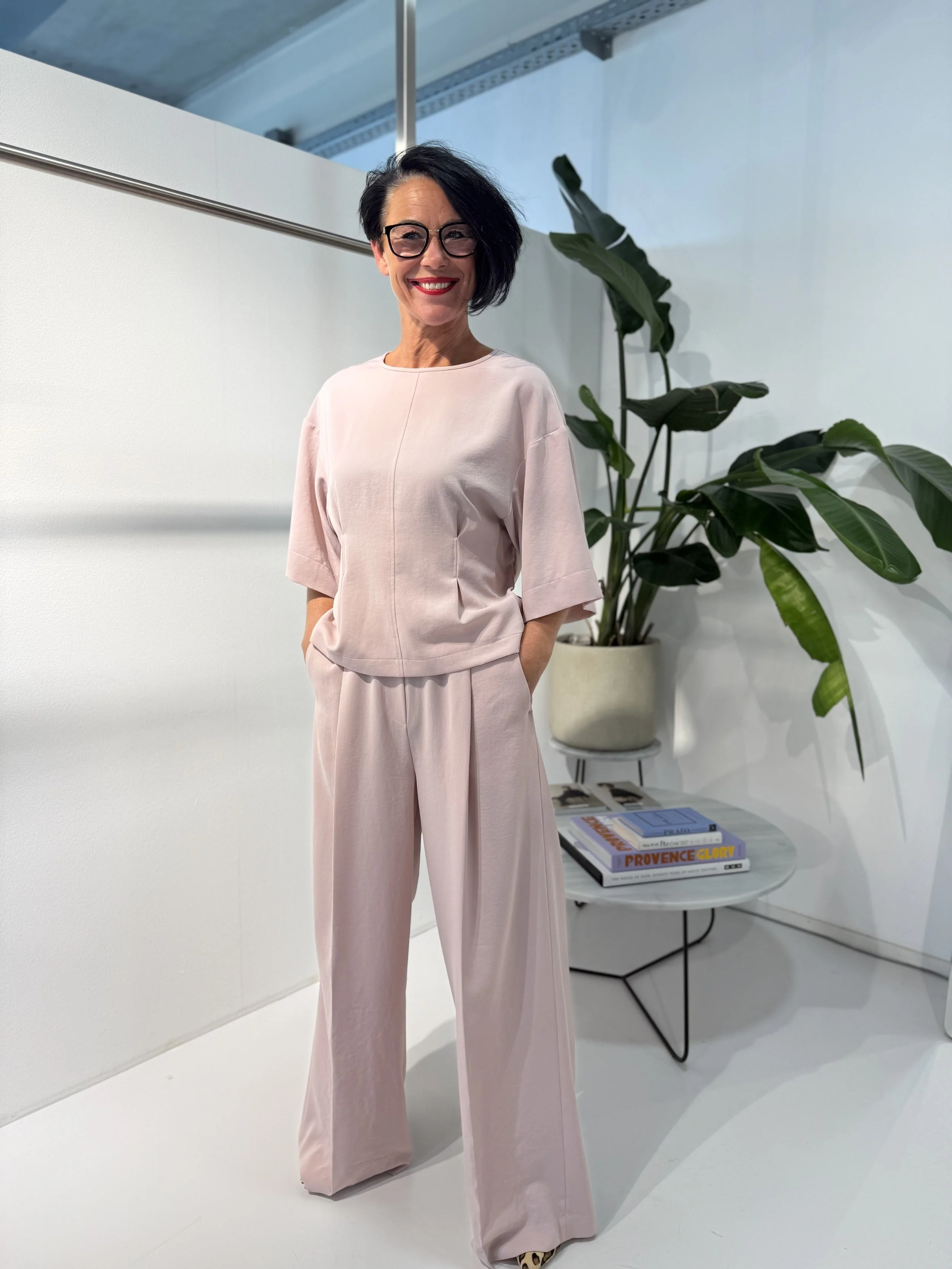 Esther van Eighty draagt kleding van zenggi