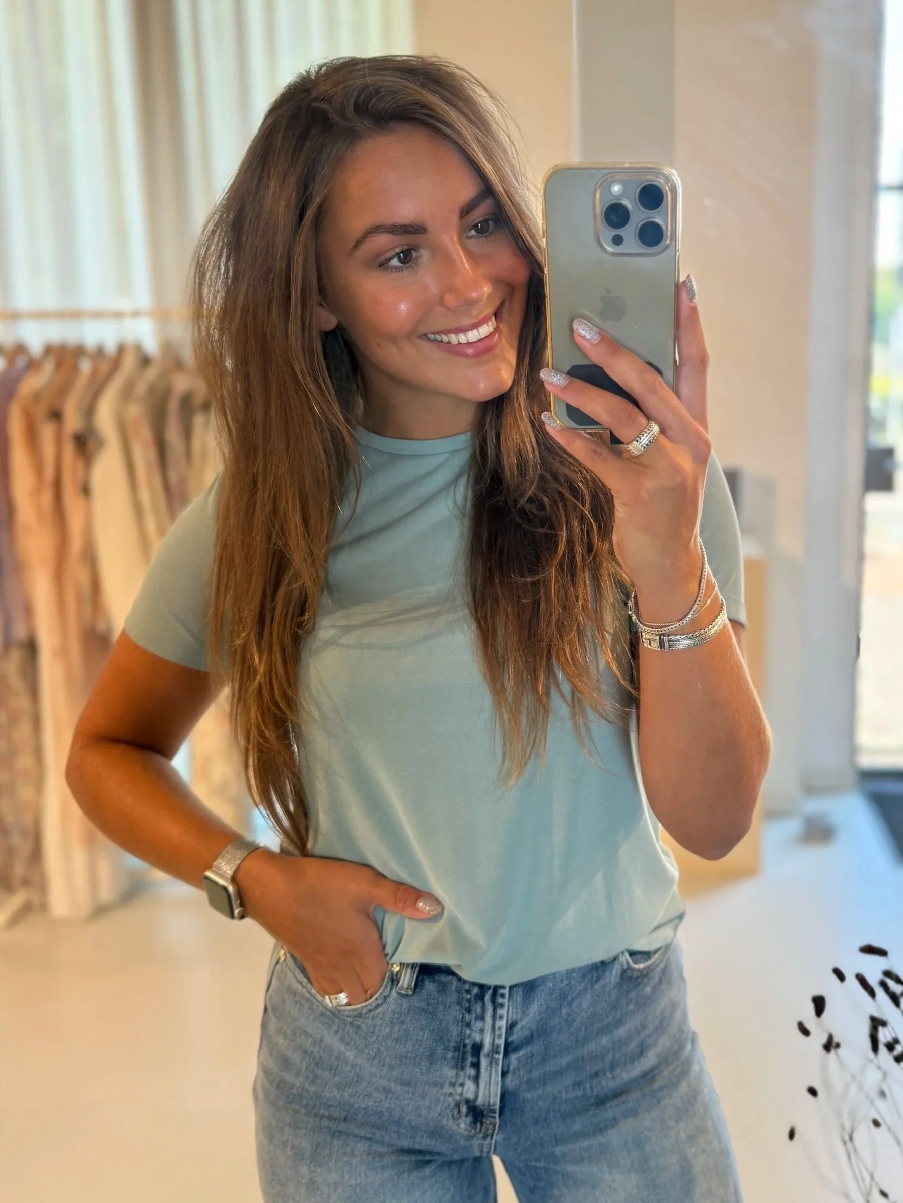 Nova van Eighty draagt kleding van Soft Rebels