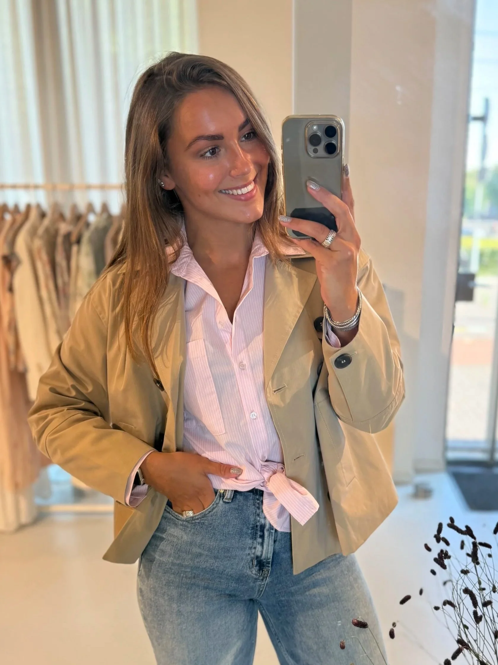 Nova van Eighty draagt kleding van Soft Rebels