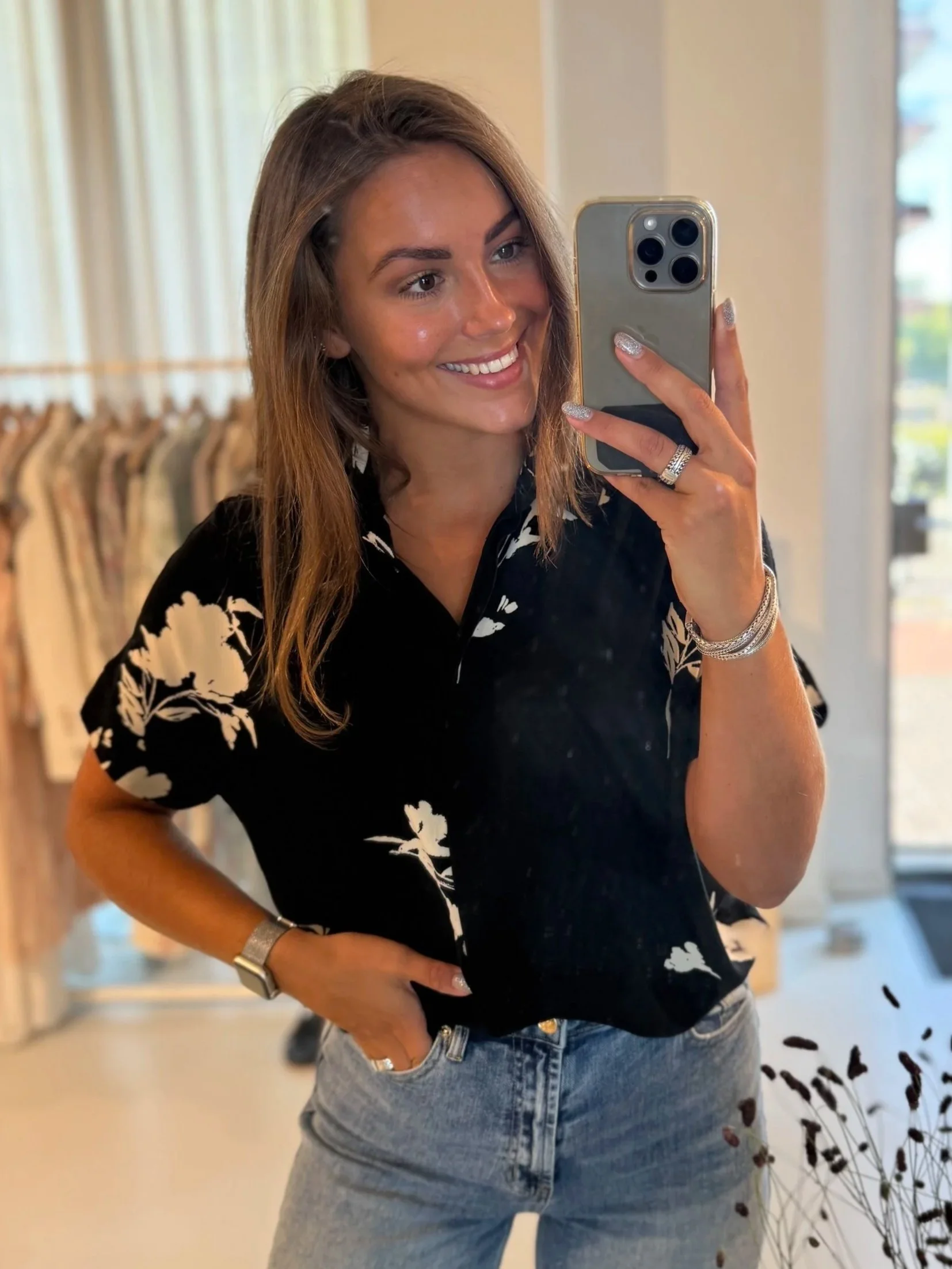 Nova van Eighty draagt kleding van Soft Rebels