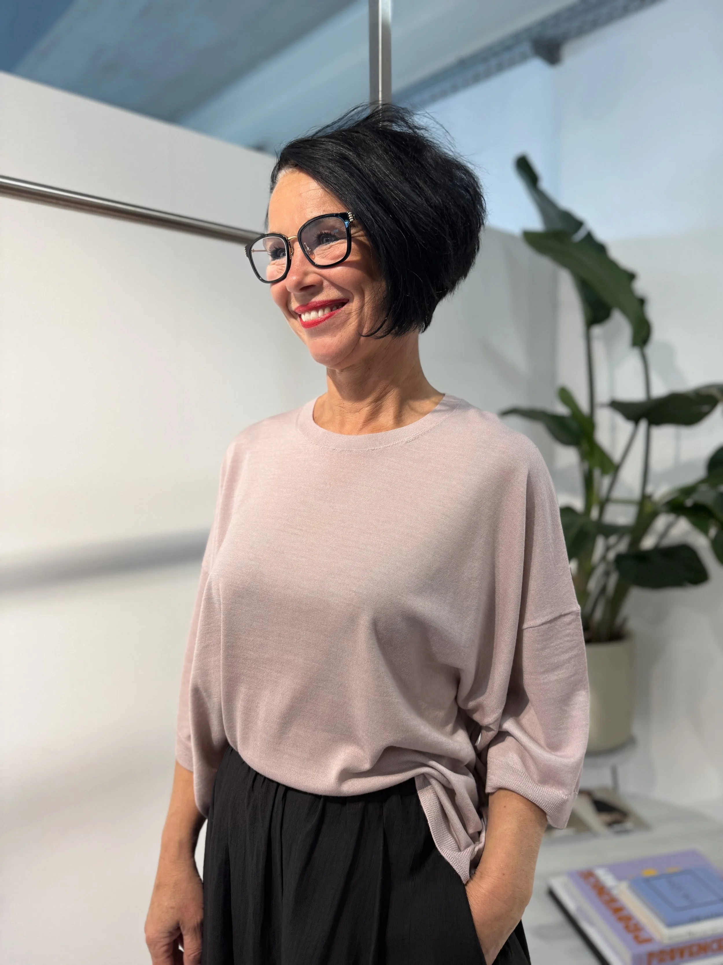 Esther van Eighty draagt kleding van zenggi