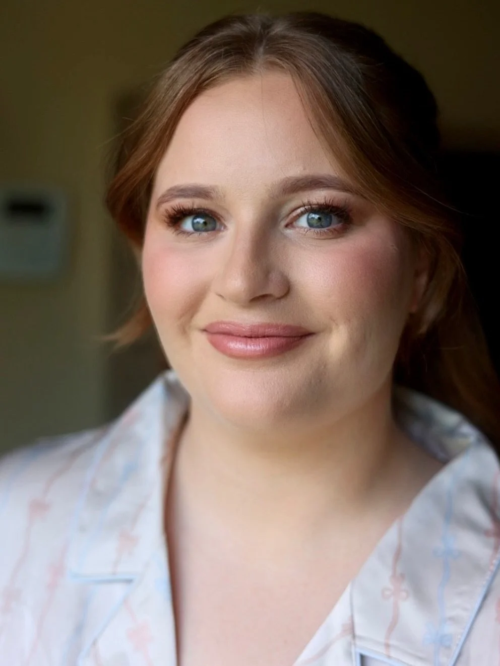 Happy wedding day to my trooper of a bride, Rylie. A broken foot wasn&rsquo;t dampening her day in the slightest 🤍🤍🤍 

HAIR A N D MAKEUP Deb 
@debrapetrielli.team

Interested in working with Deb &amp; the Pro Team for your wedding, event, or photo