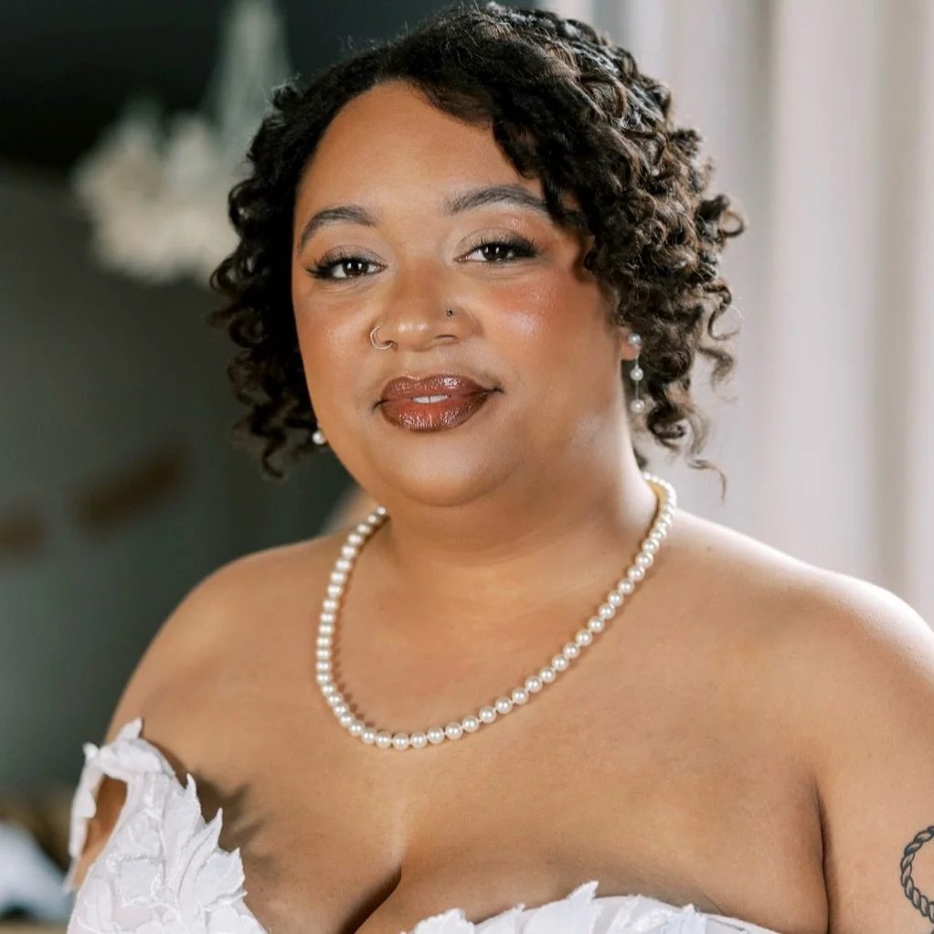 For clients with naturally curly hair, the priority is always comfort and confidence ✨

No forcing it straight.
No over-manipulating.
Just working with what&rsquo;s already there.

Stunning portrait by the one and only @christytylerphotography at one