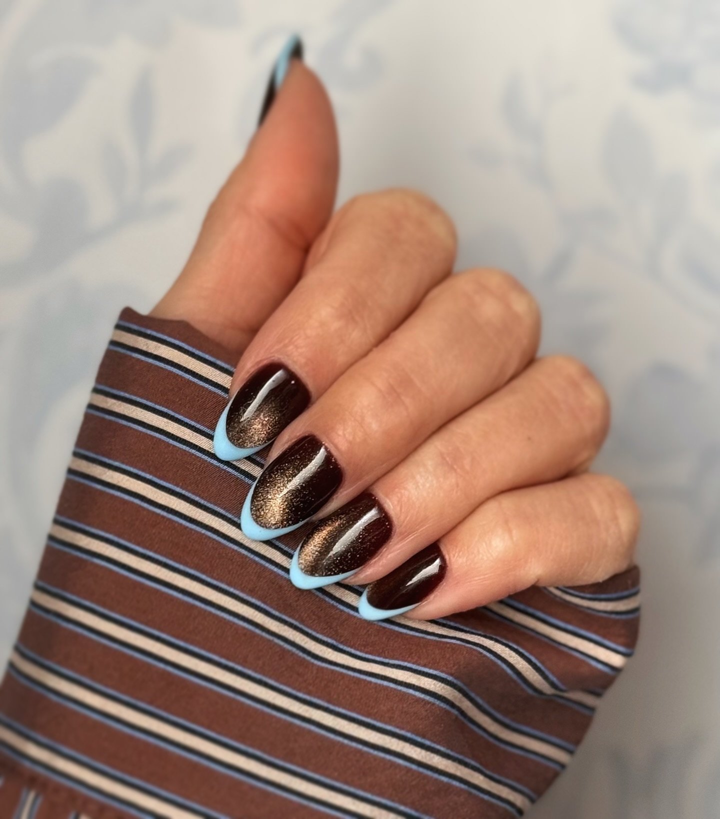 Big fan of brown &amp; blue so why not bring it to the mani 

Brown cat eye &amp; baby blue French tip 🤎🩵