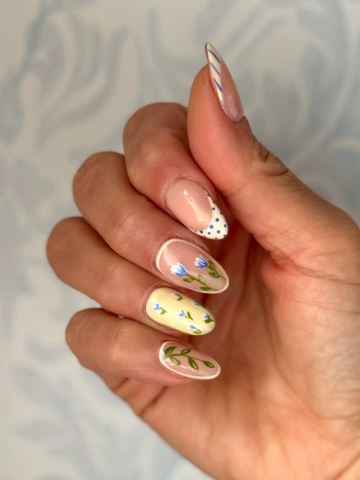 Springy Easter nails for the newest set 🪻 

#springmani #springnails