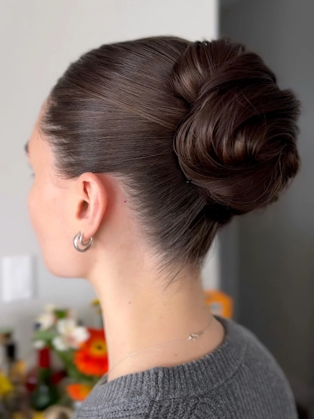 The brief: snatched, but soft 🤍
No heavy product, no harsh lines&mdash;just a modern updo that feels effortless from every angle.

HAIR AND MAKEUP by @debpetrielli @debrapetrielli.team

Limited 2026 dates
Now booking 2027 + destination ✈️

#bridalha