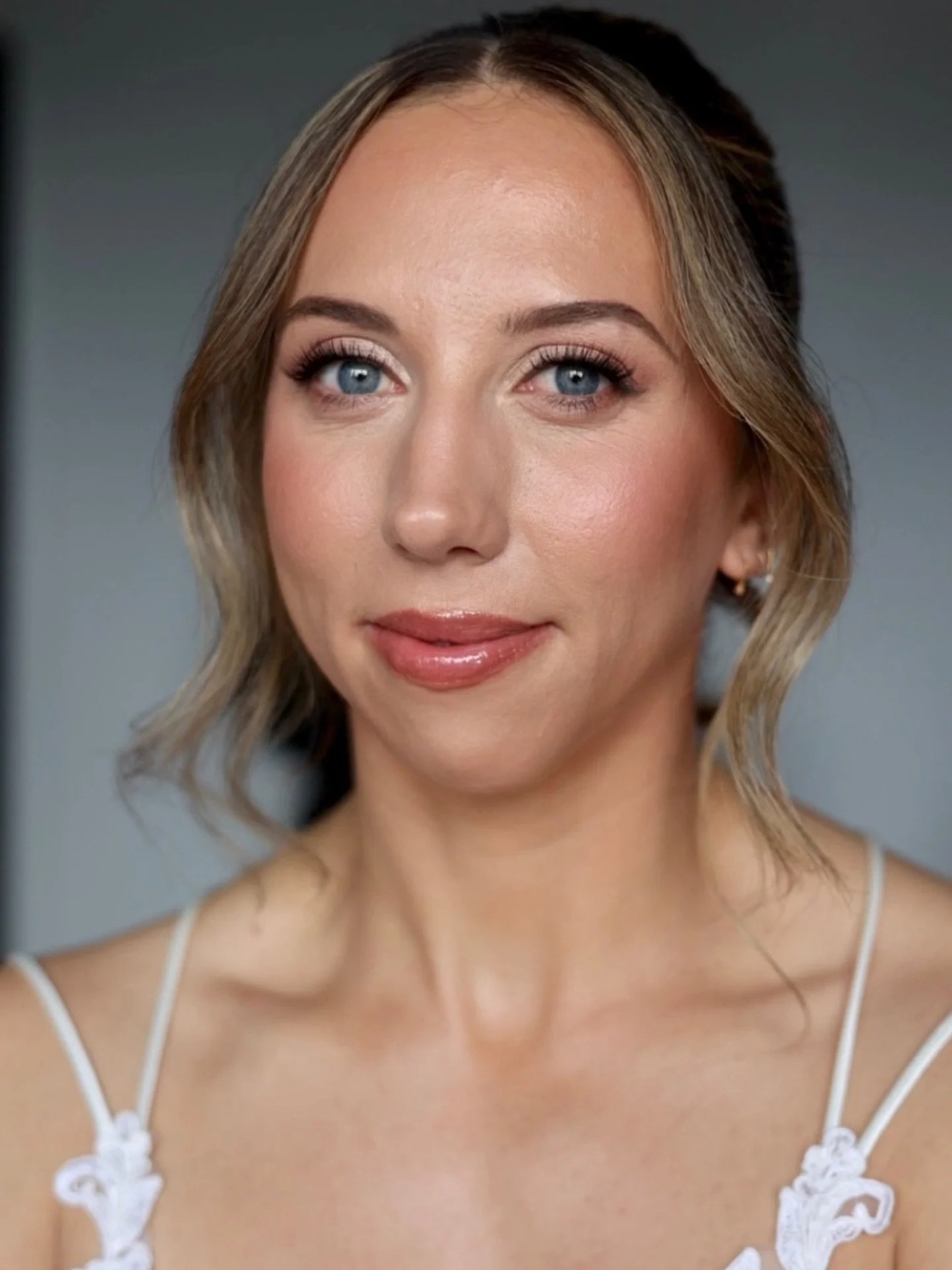 First wedding of busy season 🤍

We kicked it up for a little more glam today vs her preview, and I love how it all came together. Thank you for trusting me with your day, Courtney - you were a dream✨

Hair &amp; makeup by me @debpetrielli @debrapetr