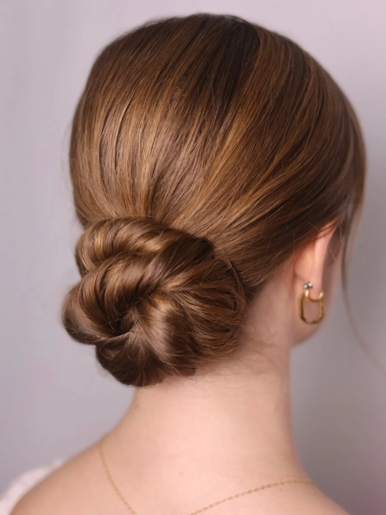 A classic by Pro Team stylist Xotchilt 🤍

Chicago &amp; destination | hair &amp; makeup Pro Team
Inquire through link in bio to book with Xotchilt 

#chicagohairstylist 
#bridalhair
#chicagobridal
#bridalpartyhair 
#chicagohairandmakeup