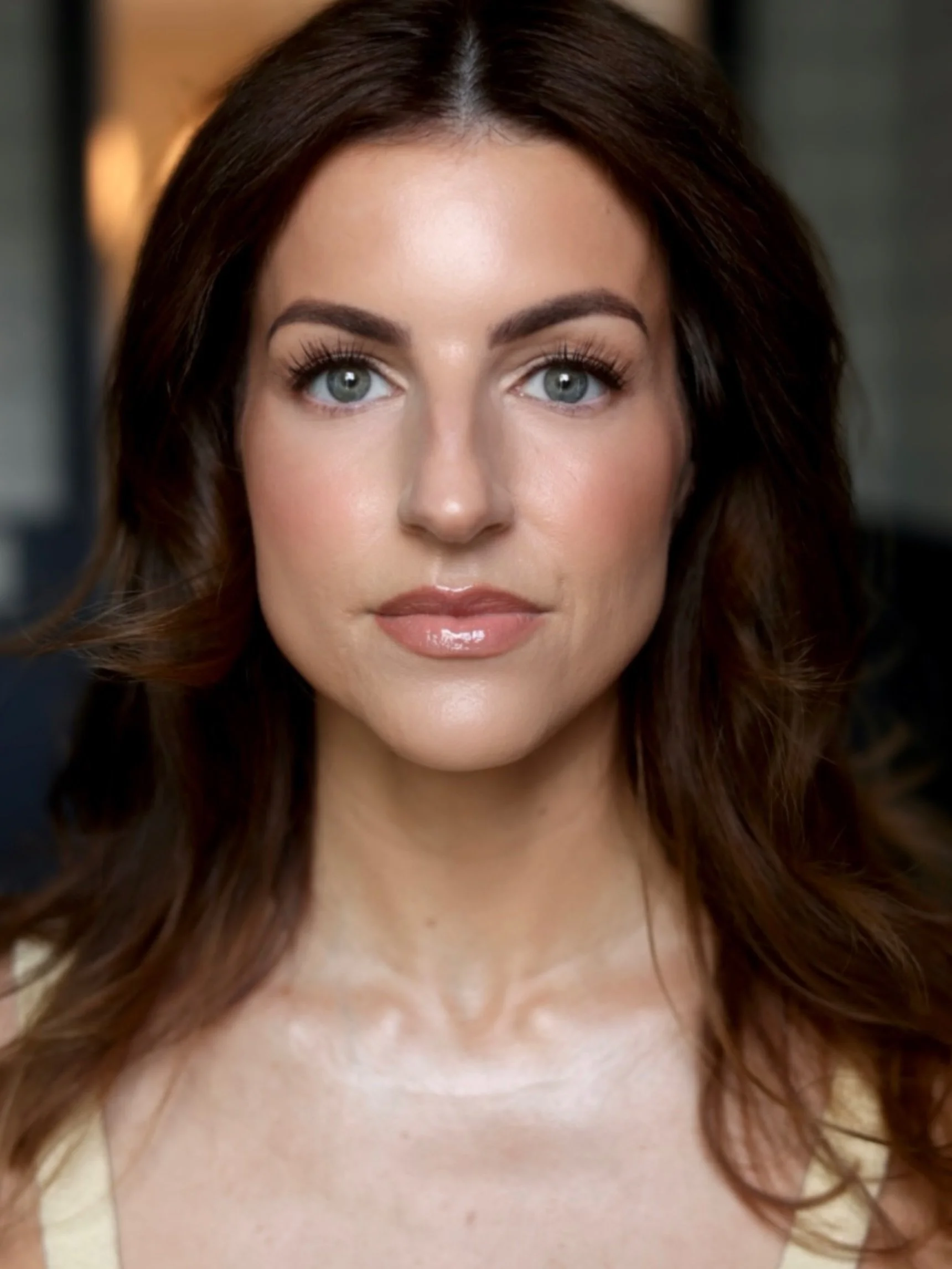Sign me up for this every single day 🤌🏼✨

Makeup by me @debpetrielli @debrapetrielli.team 

Chicago &amp; destination | hair &amp; makeup
Bridal | private client | production

Now booking 2027 brides
Limited 2026 dates available

#SoftGlam #GlowySk
