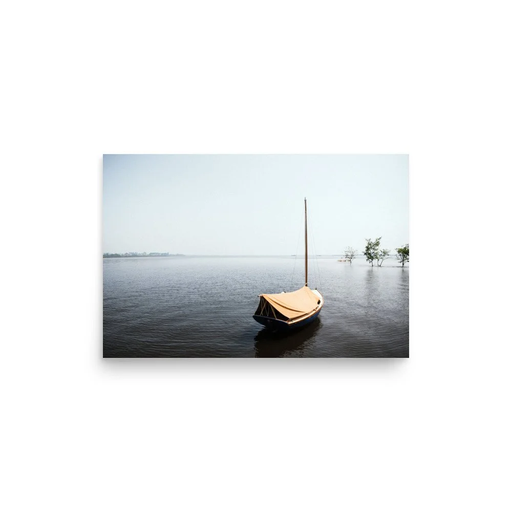 Voilier dans la brume – tirage photo d'art de Guillaume Gorini