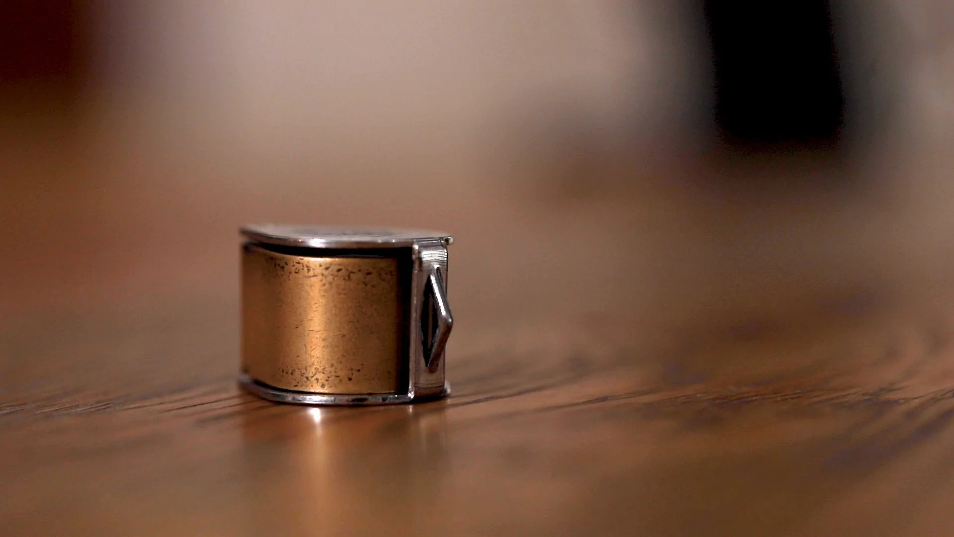 watch loupe V9.00_00_00_04.Still026.jpg