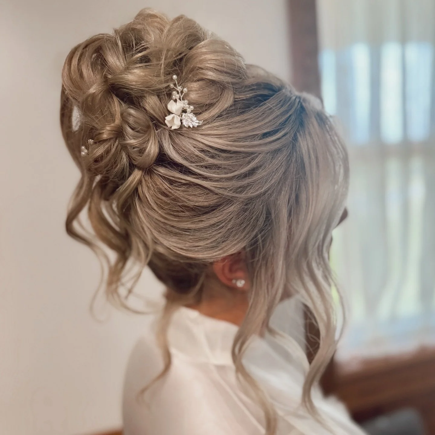 Another inspo pic for my blonde girlies🫶🏼
&bull;
&bull;
#hair #pittsburgh #pittsburghhairstylist #pittsburghpa #pghhair #pittsburghbride #burghbrides #pittsburghwedding #pghbrides #highupdo #blondehairstyles #bridalhair #bridalhairstyling