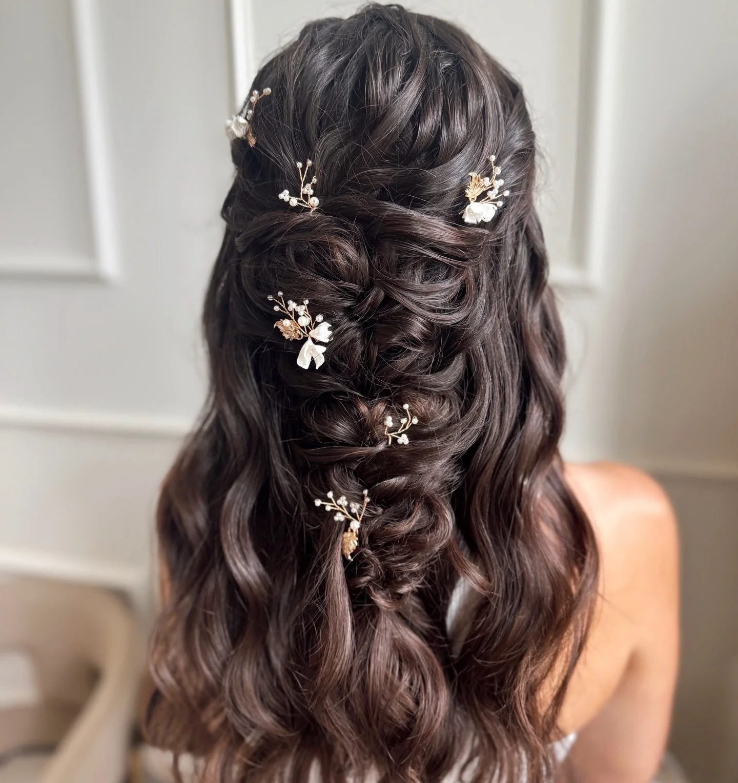 Cascading braids are the perfect way to spice up your Half Up Style✨
&bull;
&bull;
#pittsburgh #pittsburghhair #pittsburghhairstylist #pittsburghhairstylists #pittsburghbride #pittsburghwedding #burghbrides #pghbrides #pittsburghbridalhair #halfuphal