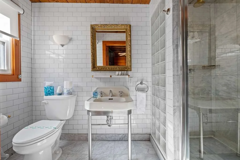 EN SUITE.jpeg