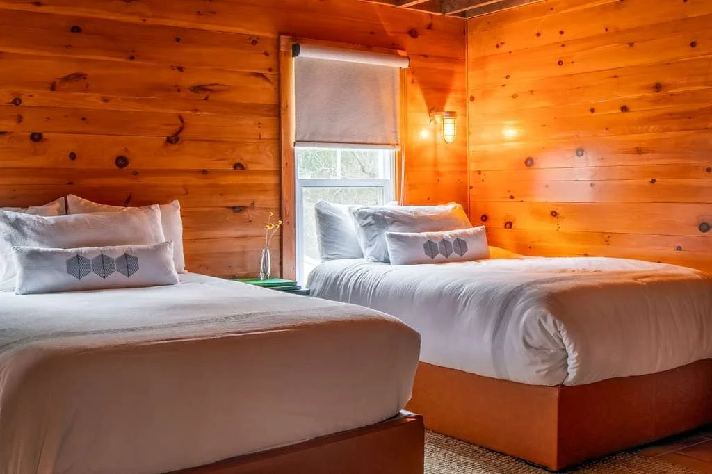 QUEEN BEDROOM.jpeg