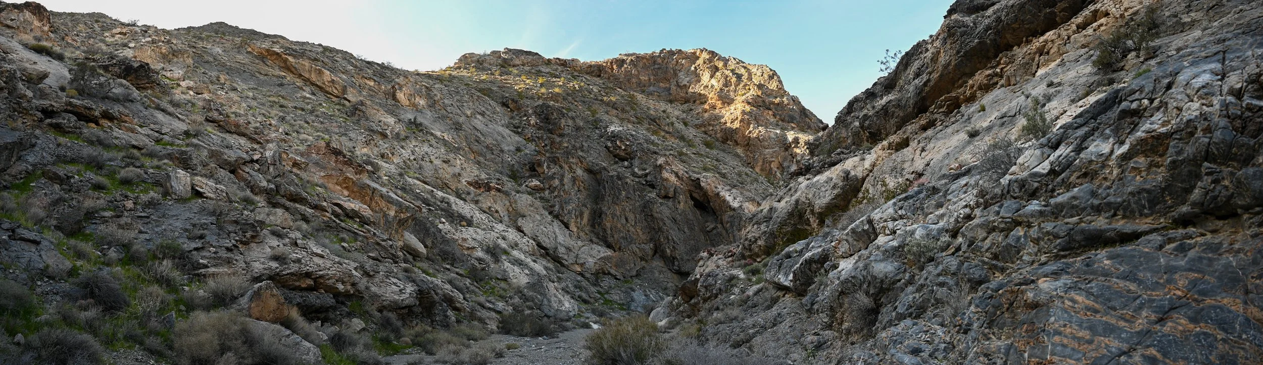  Wide view of the canyon. 