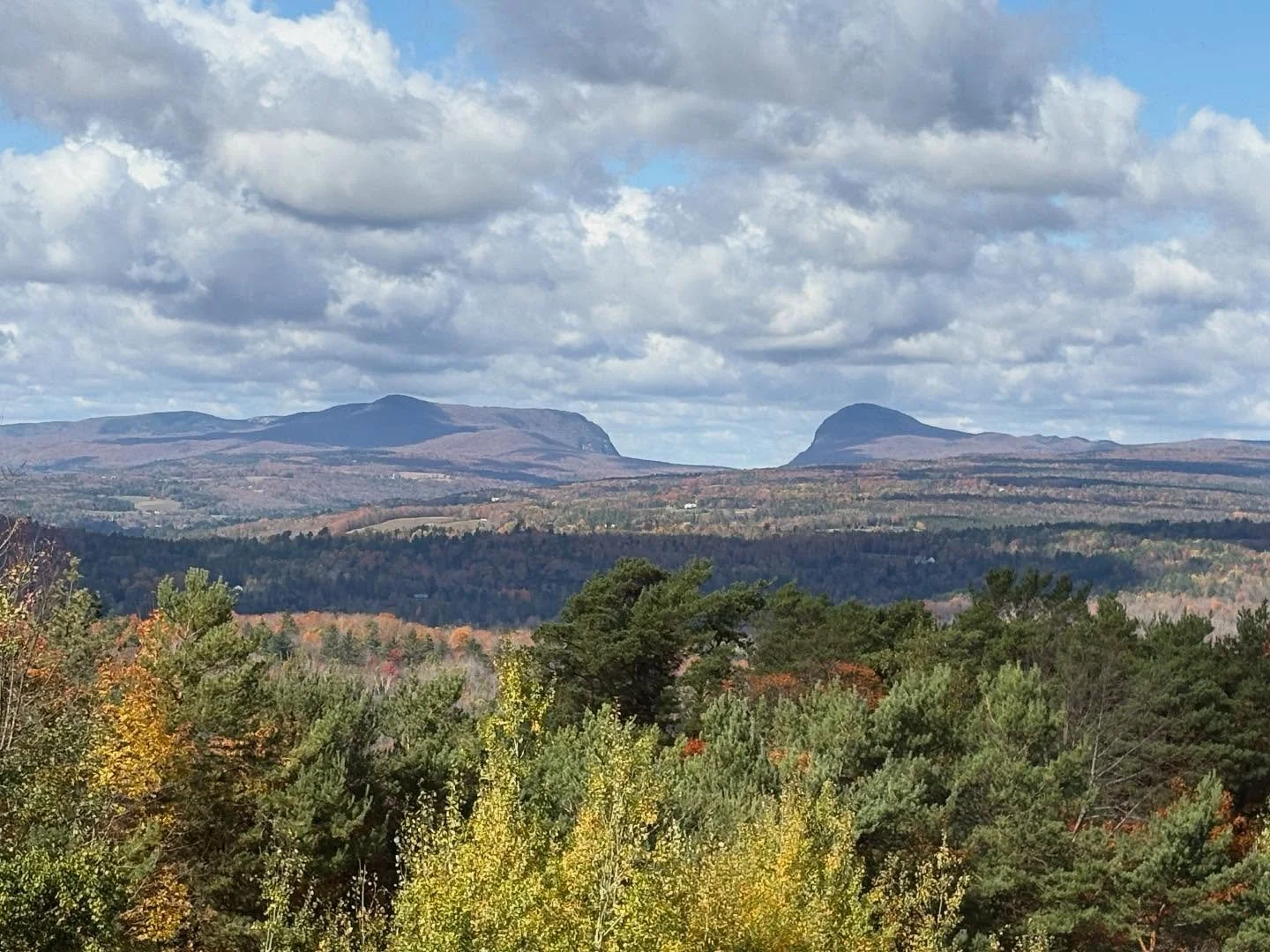 Today in Vermont 🍂⛰️🌥️