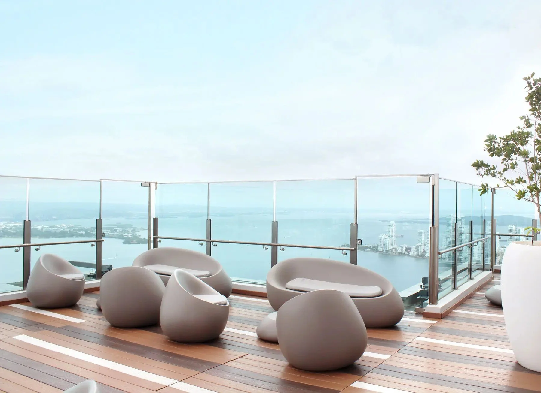 outdoor-design-furniture-sofas-sunbed-stones-frame-hotel-estelar-cartagena-colombia-vondom-1.jpg