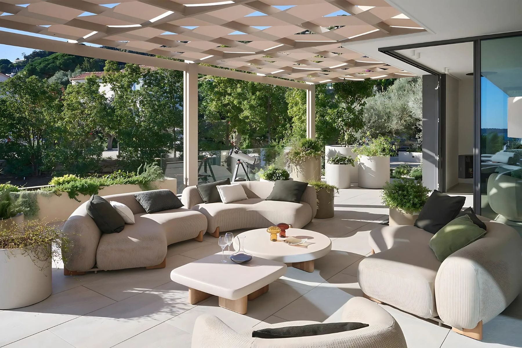 Vondom-Project-France-Milos-StudioPlanters-6.jpg