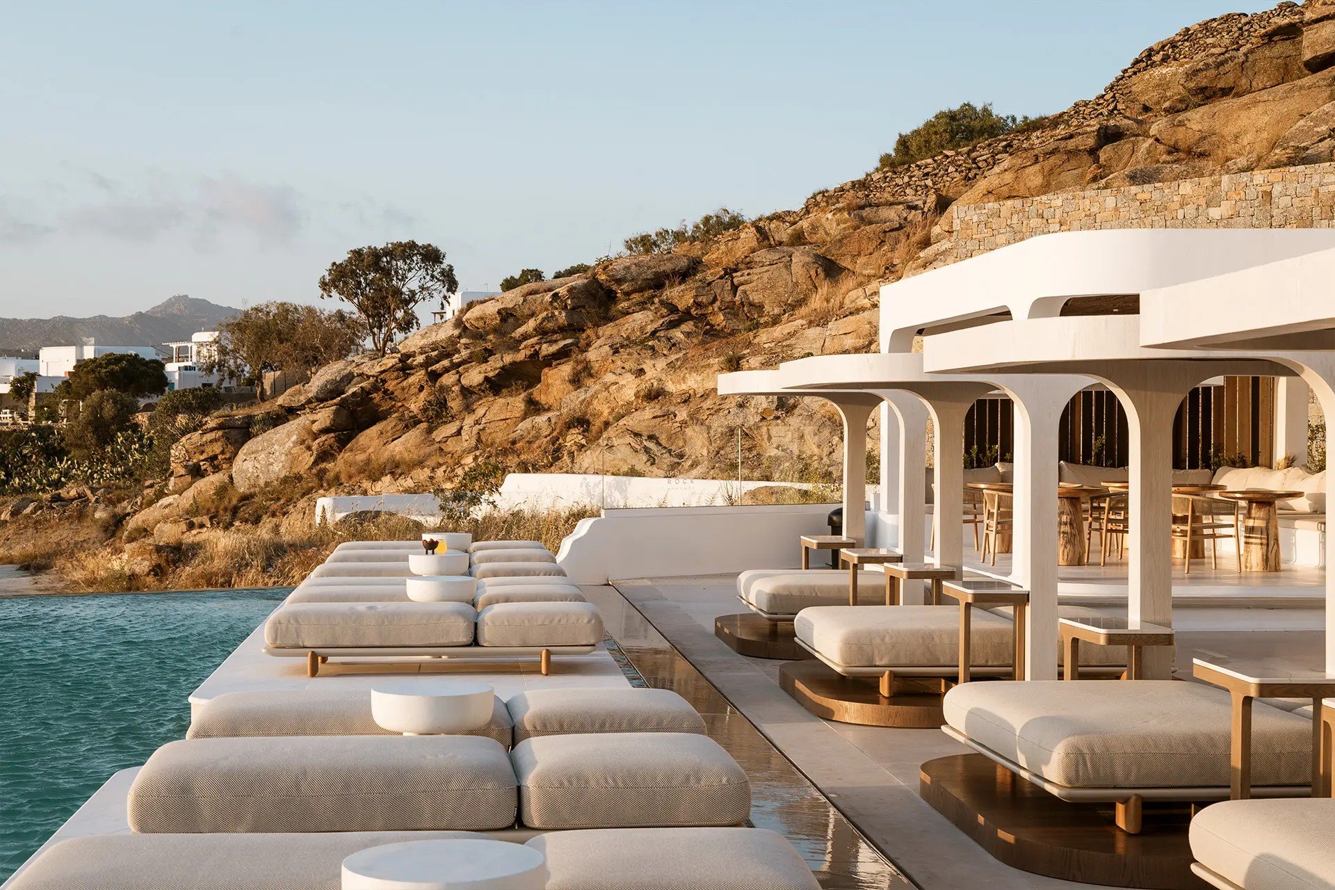Vondom-Milos-Lovia-Mykonos-4.jpg
